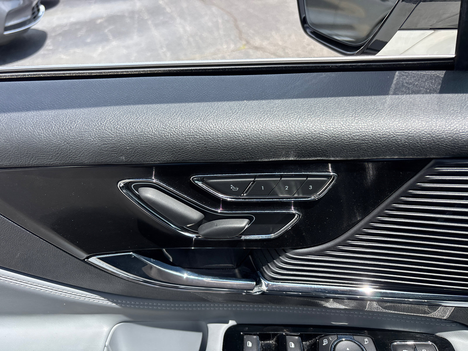 Used 2022 Lincoln Corsair Reserve w/ Elements Package FWD image 12