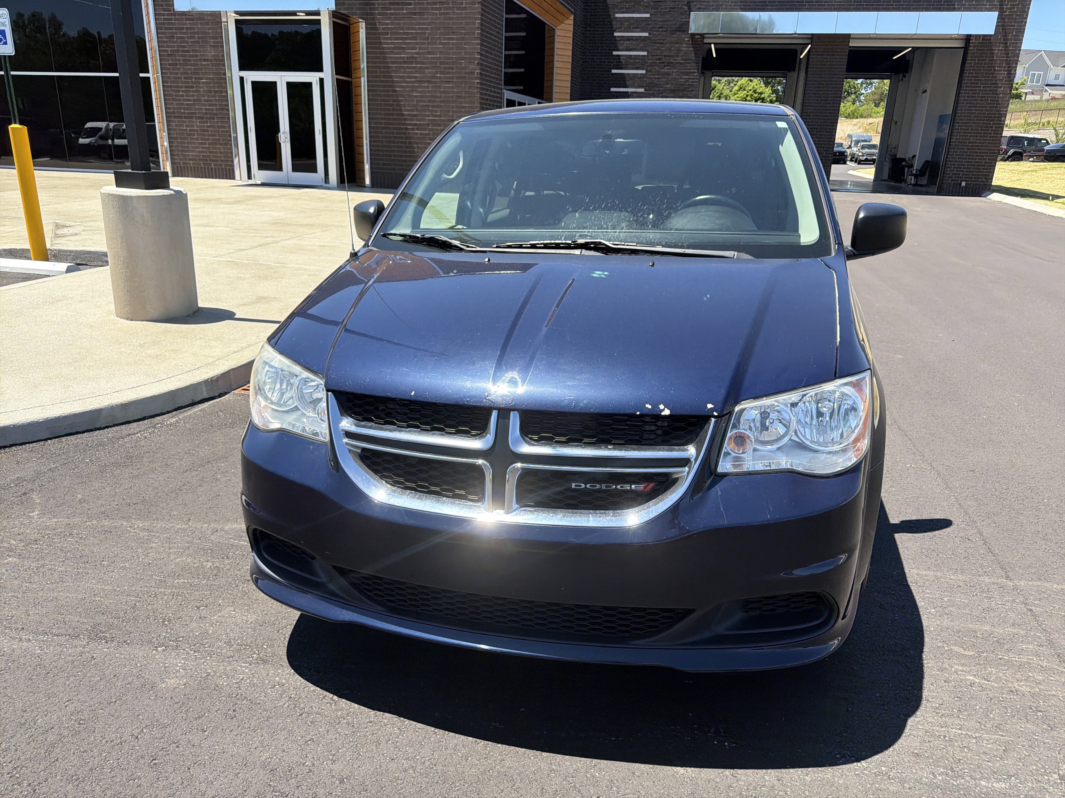 Used 2016 Dodge Grand Caravan SE w/ Quick Order Package 29E SE FWD image 3
