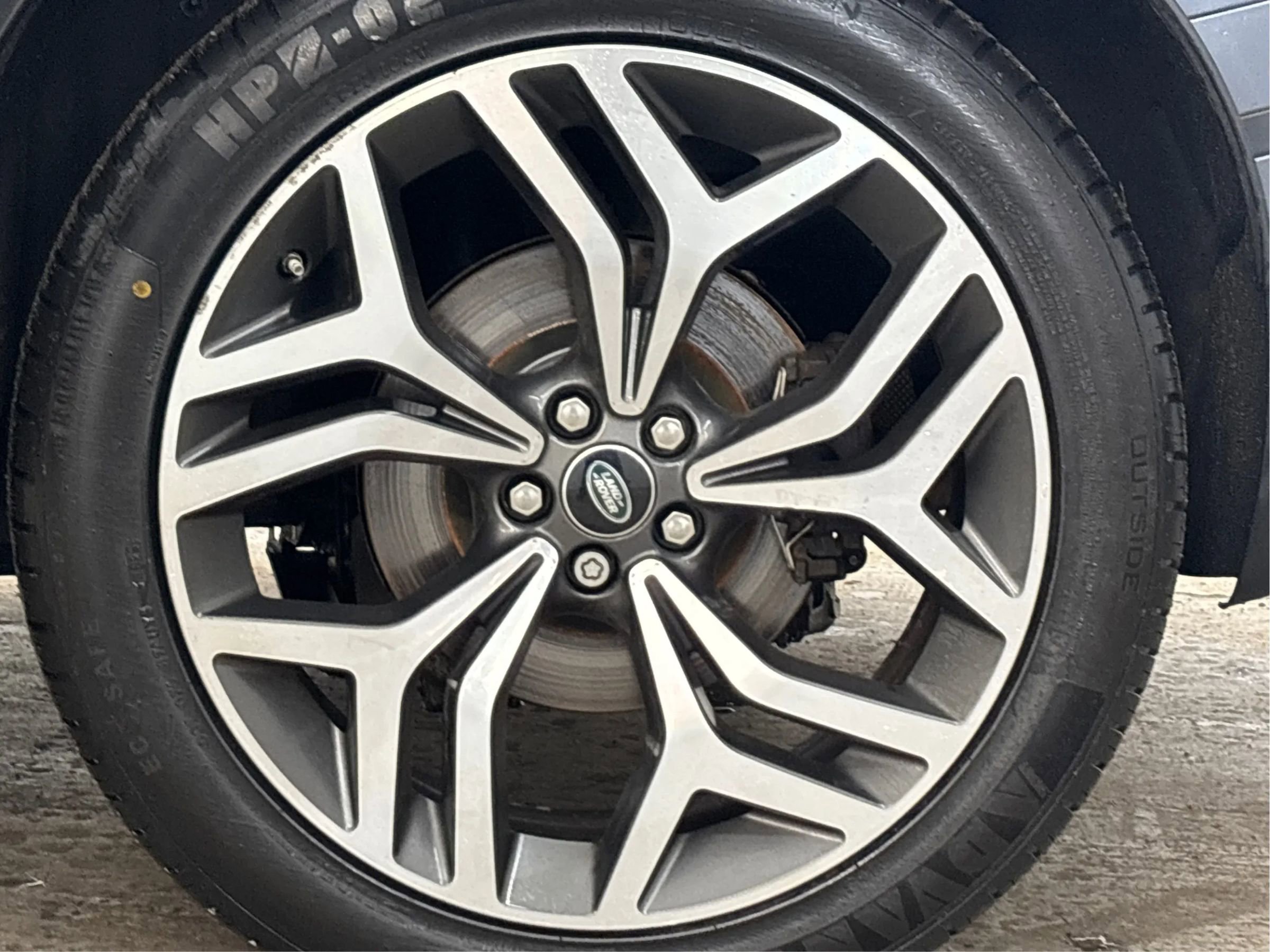 Used 2019 Land Rover Range Rover Velar S AWD/4WD image 32