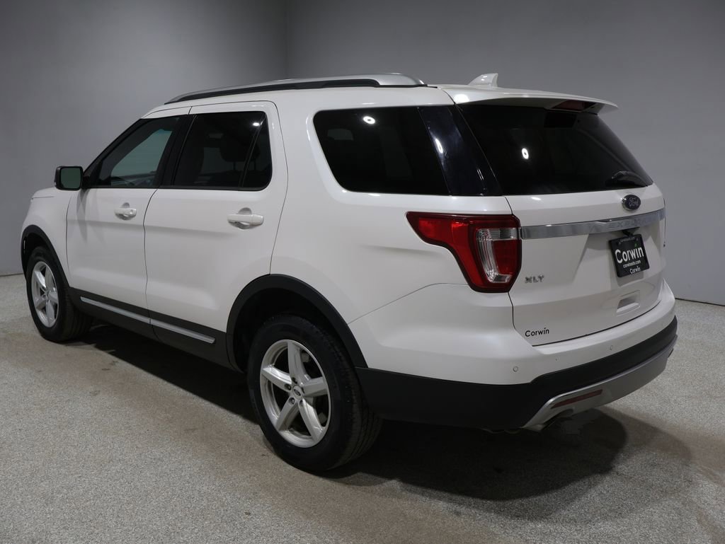Used 2017 Ford Explorer XLT w/ Equipment Group 202A image 5