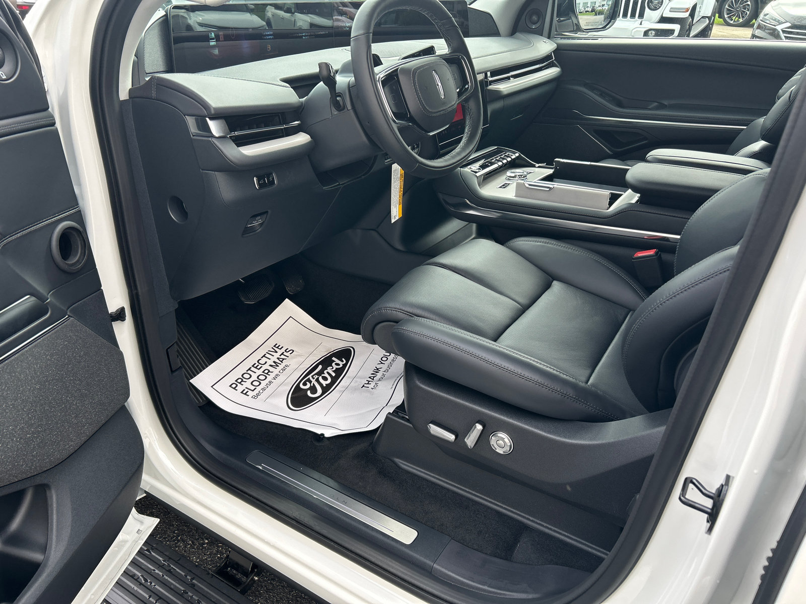New 2027 Lincoln Navigator Reserve AWD/4WD image 26