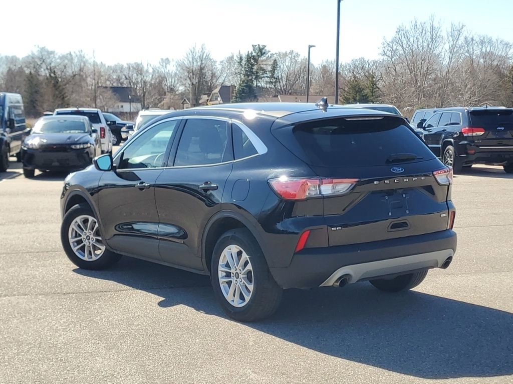 Used 2020 Ford Escape SE image 3