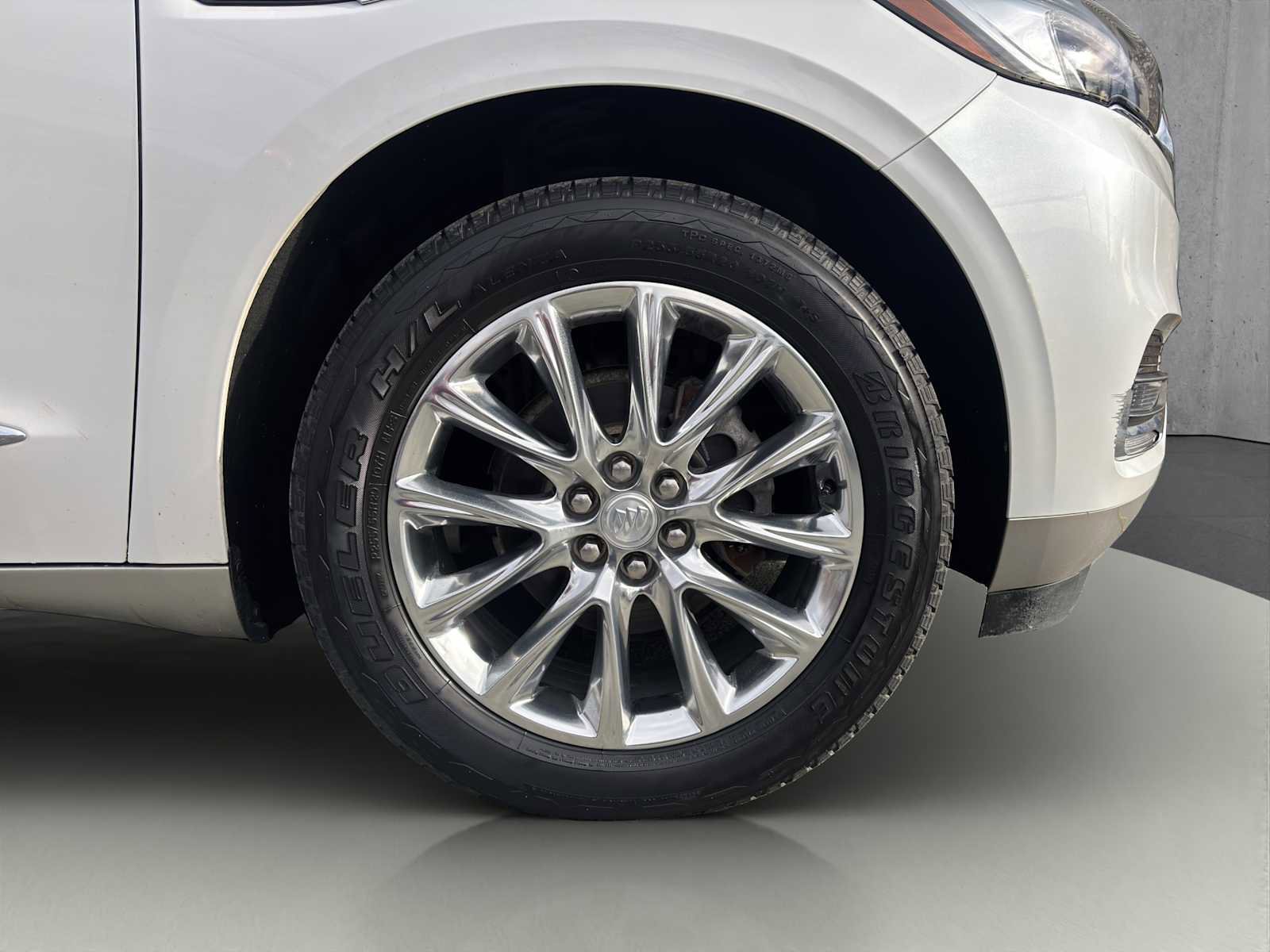 Used 2021 Buick Enclave Premium w/ Sun and Sites Package image 24