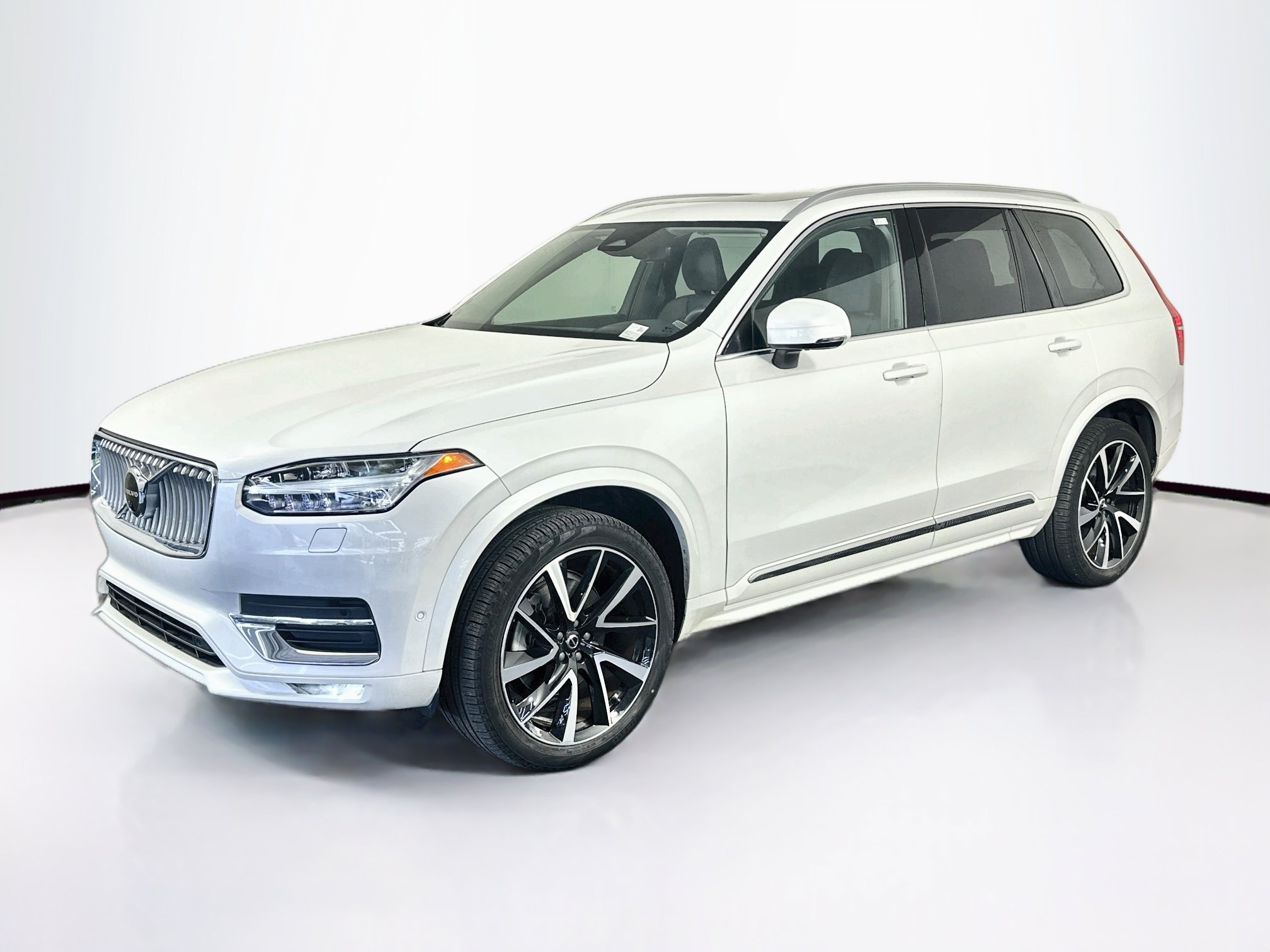 Used 2023 Volvo XC90 B6 Plus w/ Protection Package Premier AWD/4WD image 3