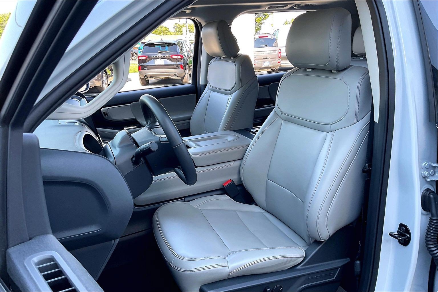 Used 2025 Ford Expedition Active AWD/4WD image 24