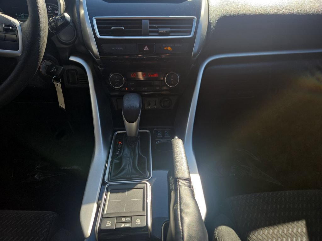 Used 2020 Mitsubishi Eclipse Cross LE FWD image 12