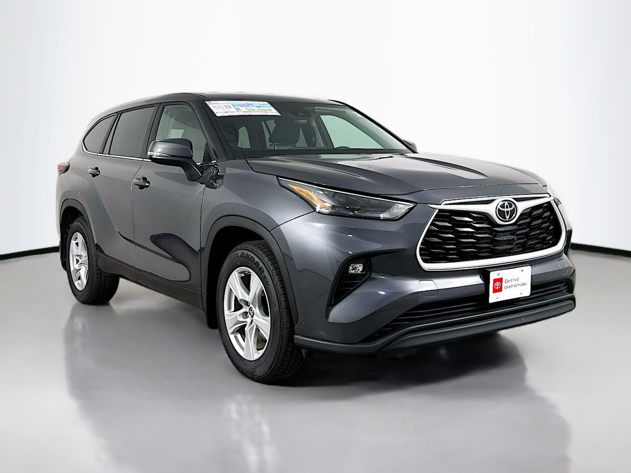 Used 2025 Toyota Highlander LE AWD/4WD image 1