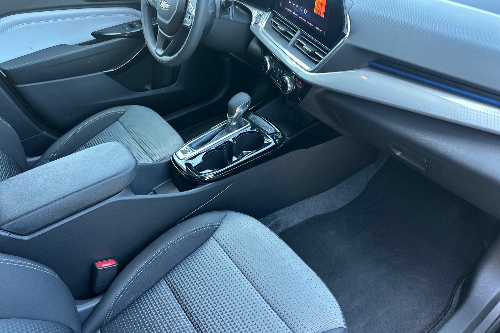 Used 2026 Chevrolet Trax LT FWD image 19