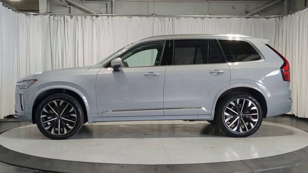 Used 2026 Volvo XC90 B5 Plus w/ Protection Package AWD/4WD image 5