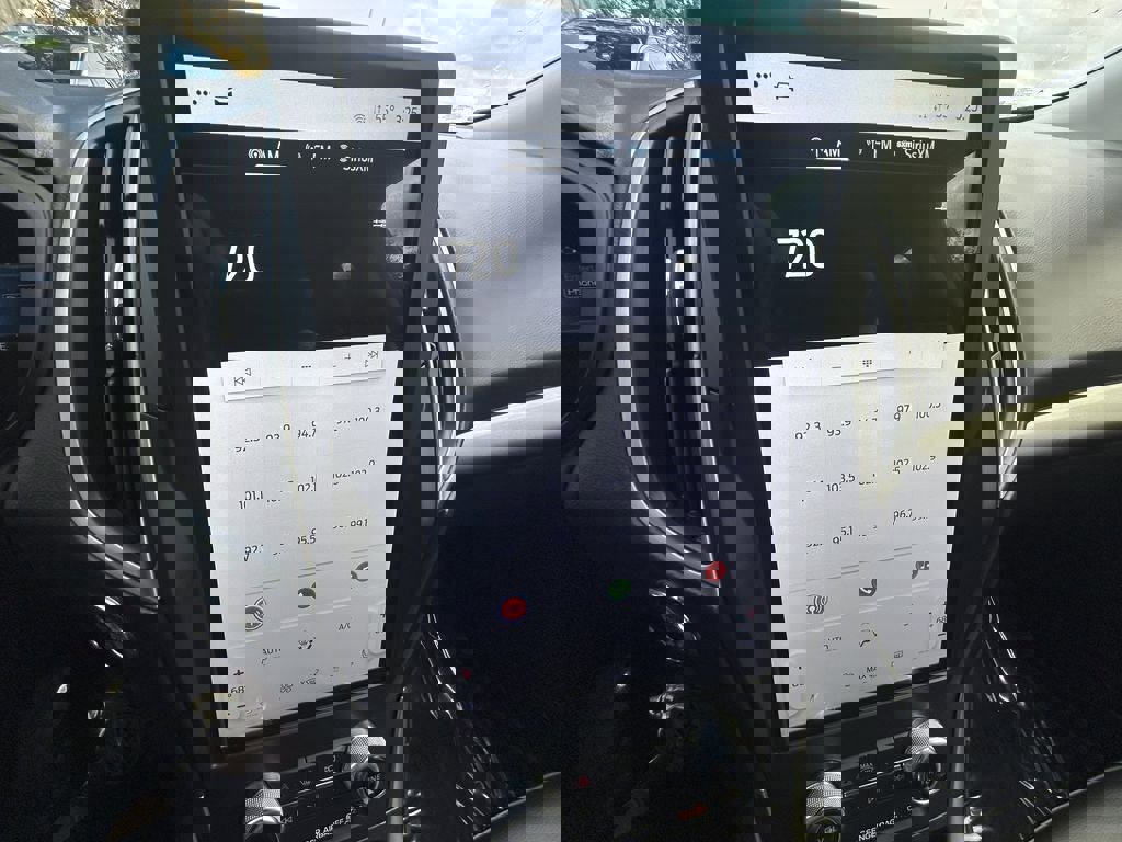 Used 2023 Ford Edge SEL AWD/4WD image 16