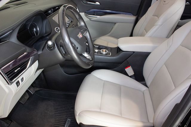 Used 2023 Cadillac XT4 Luxury w/ Cold Weather Package image 20