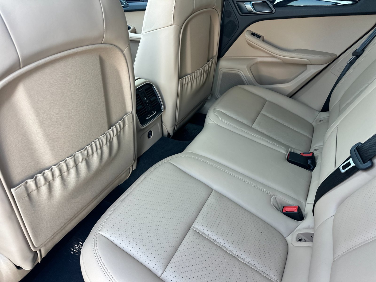 Certified 2026 Porsche Macan AWD/4WD image 22