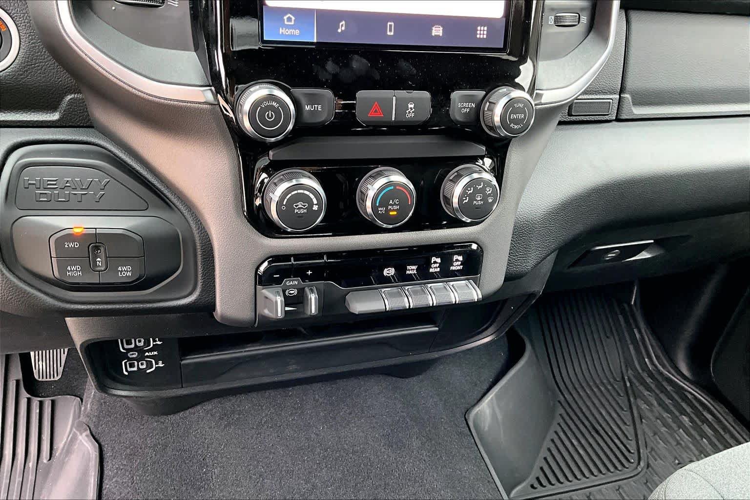New 2027 RAM 3500 Big Horn AWD/4WD image 18