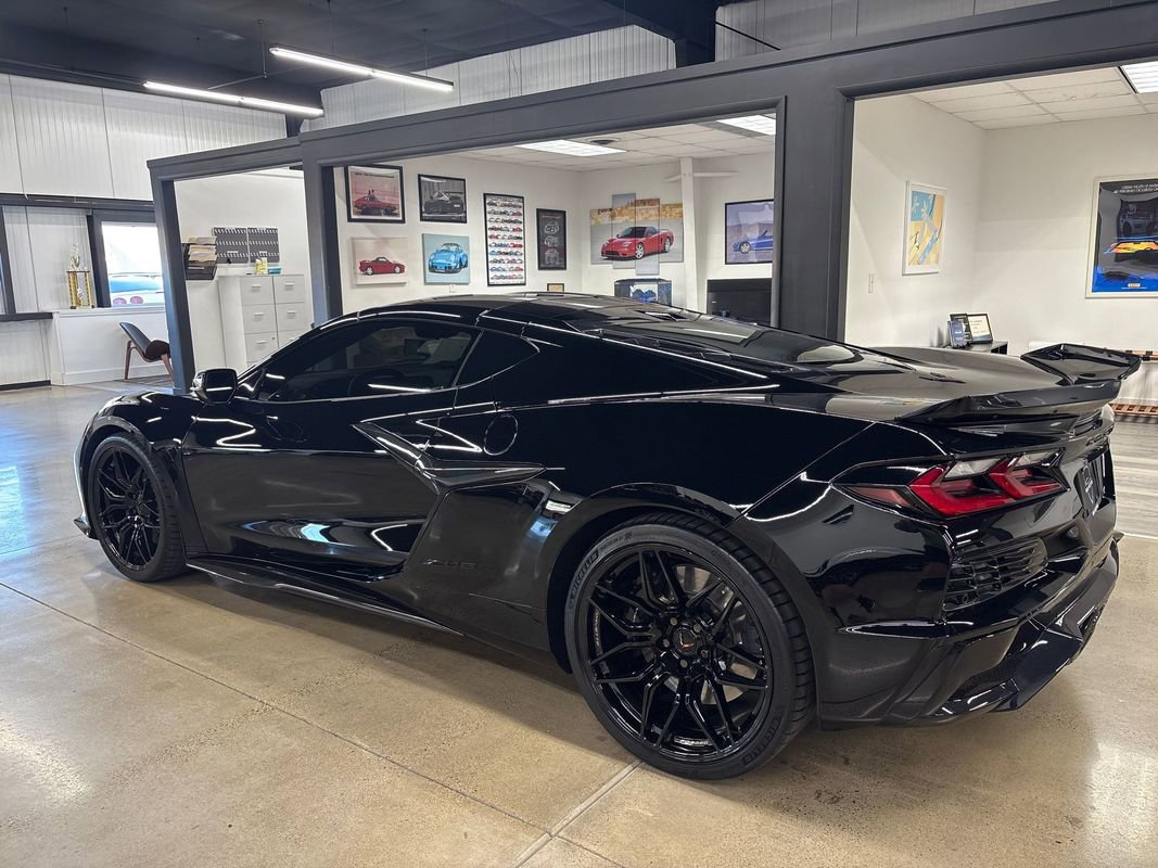 Used 2025 Chevrolet Corvette Z06 image 10