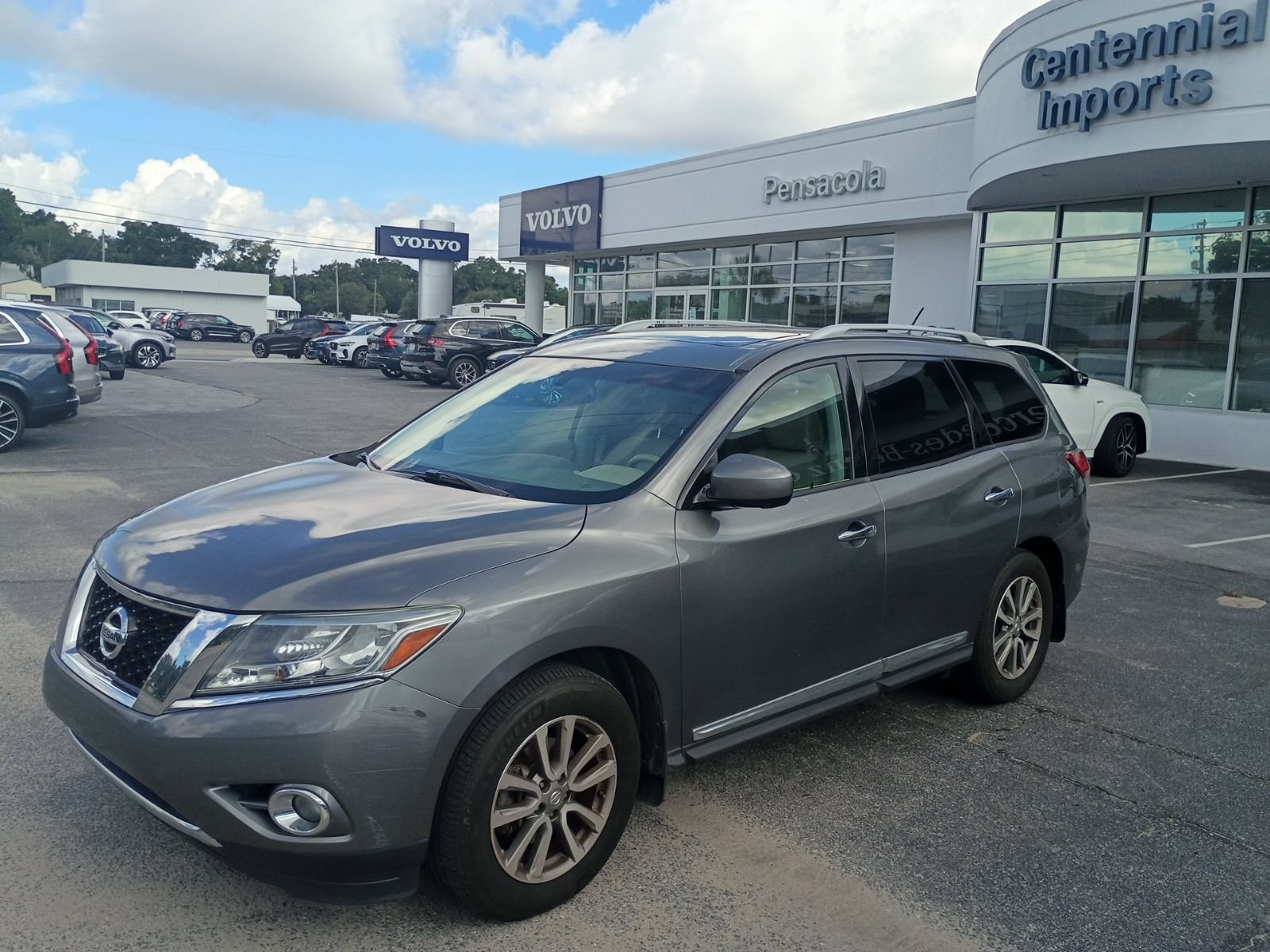 Used 2015 Nissan Pathfinder SL w/ SL Premium Package FWD image 2