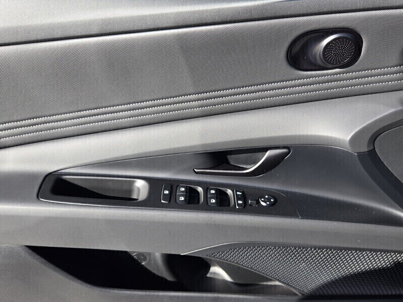 New 2026 Hyundai Elantra SEL Sport FWD image 11