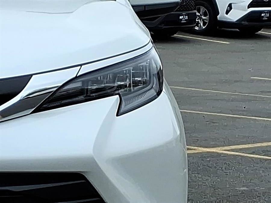 Used 2024 Toyota Sienna XLE w/ XLE Plus Package AWD/4WD image 16