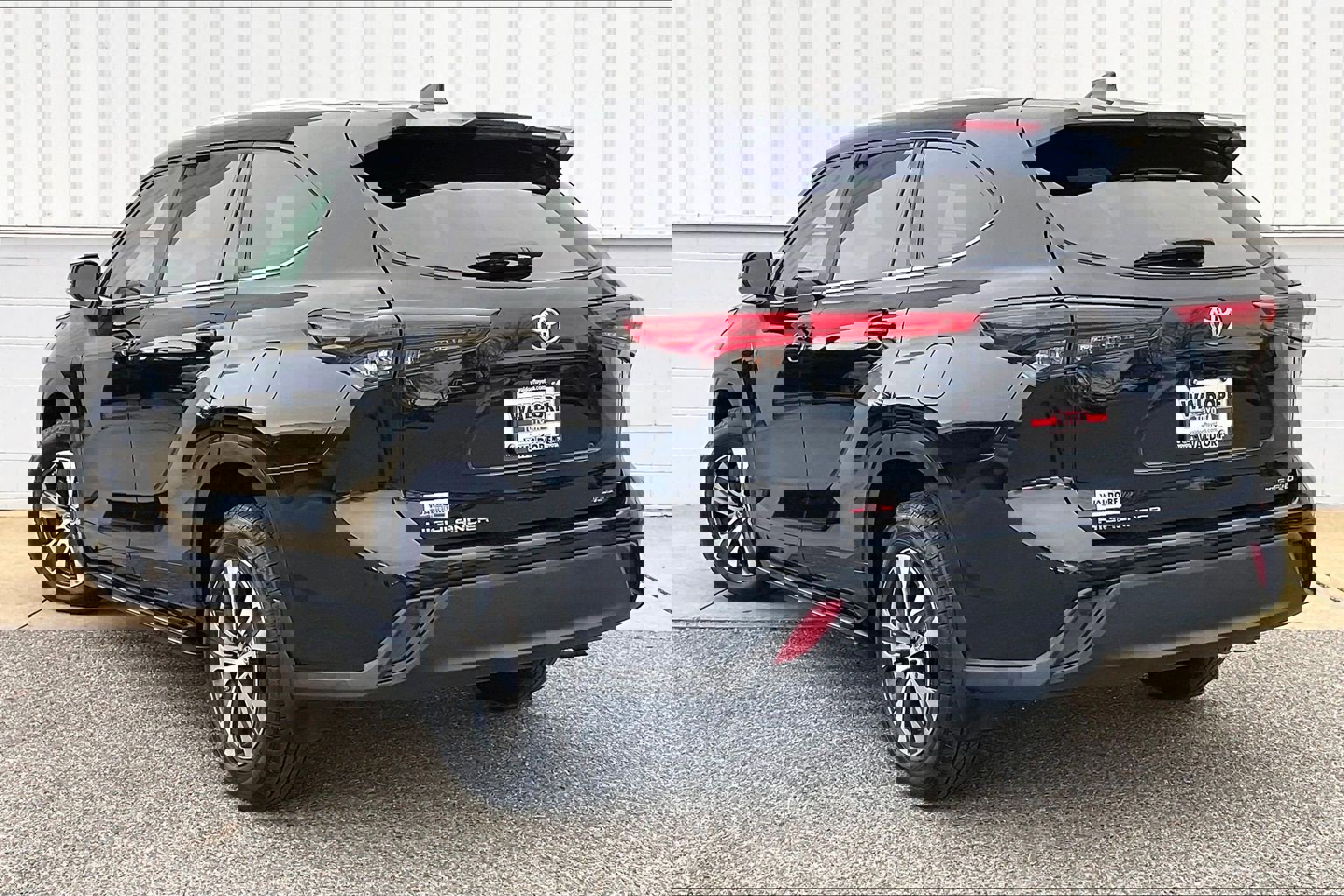 Used 2023 Toyota Highlander XLE image 15