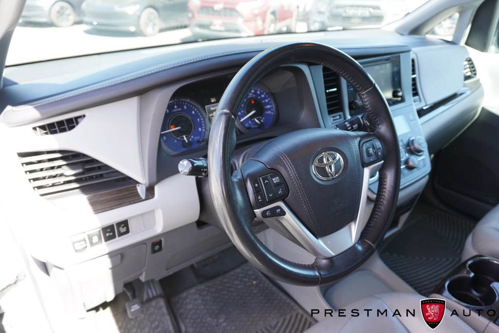 Used 2015 Toyota Sienna XLE w/ XLE Navigation Package AWD/4WD image 12