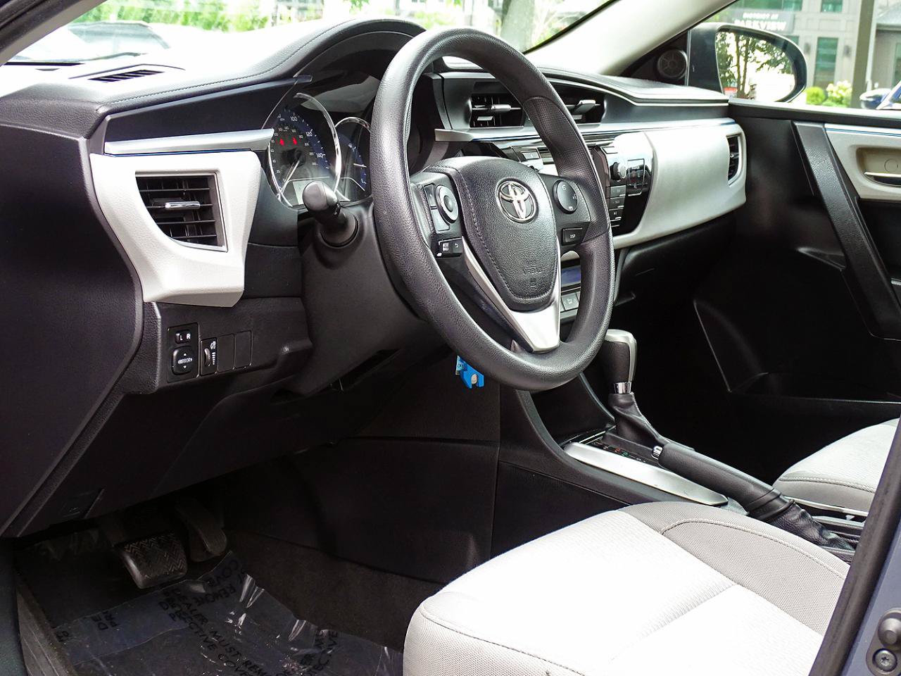 Used 2014 Toyota Corolla LE FWD image 20