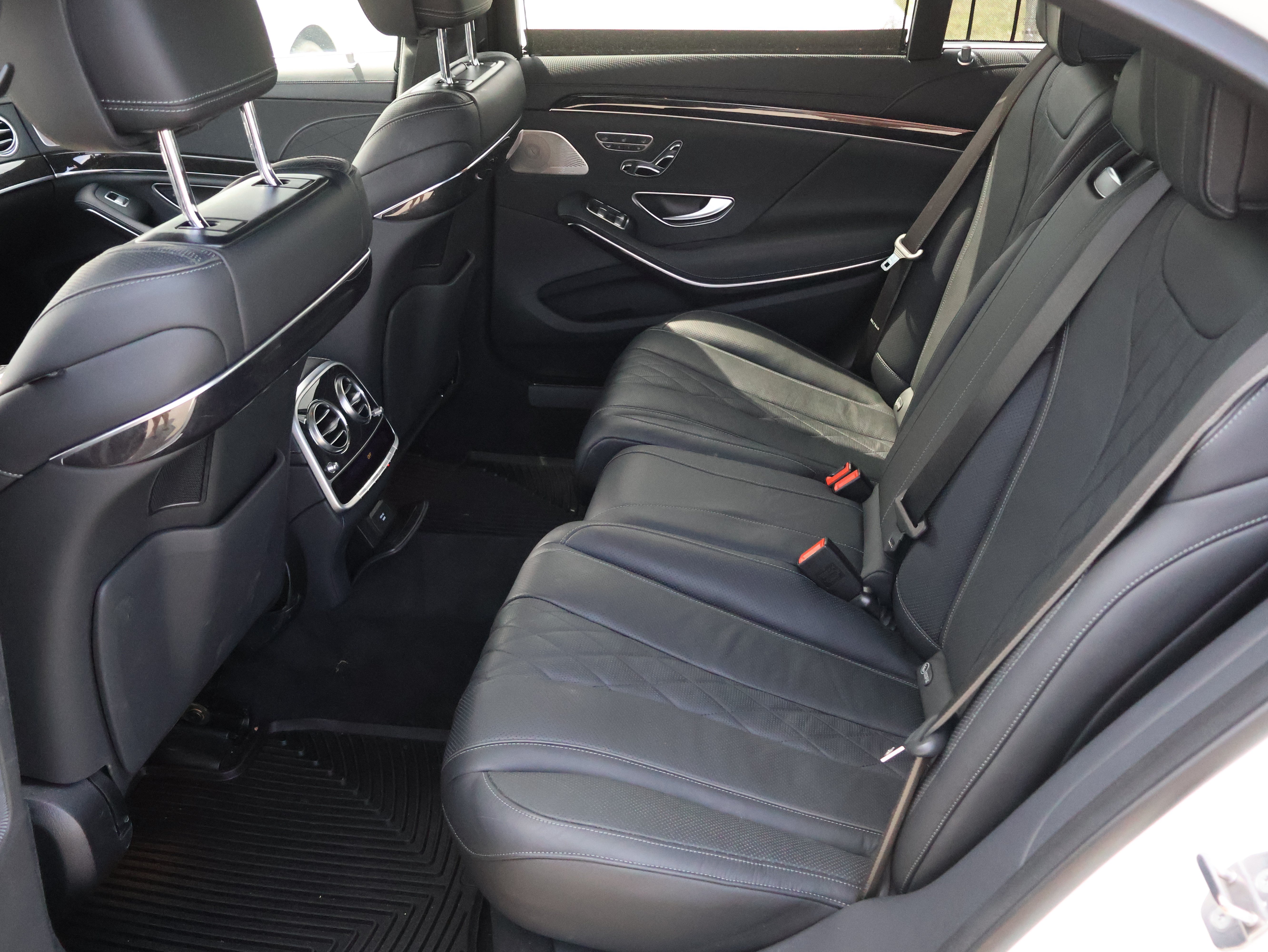 Used 2018 Mercedes-Benz S 560 Sedan w/ AMG Line Exterior image 7