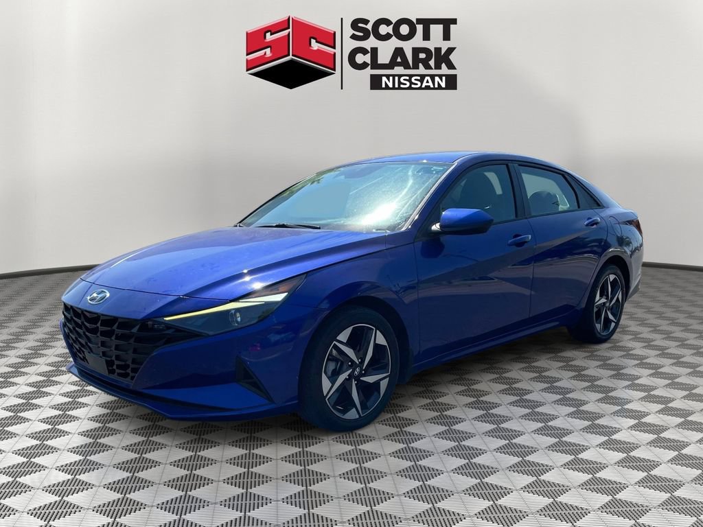 Used 2023 Hyundai Elantra SEL w/ Convenience Package FWD image 3