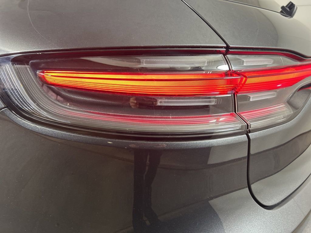 Certified 2025 Porsche Macan image 17