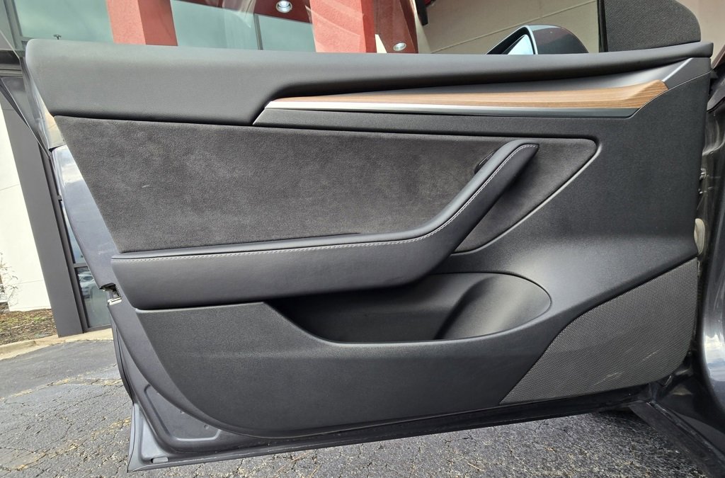 Used 2023 Tesla Model 3 Standard Range image 13