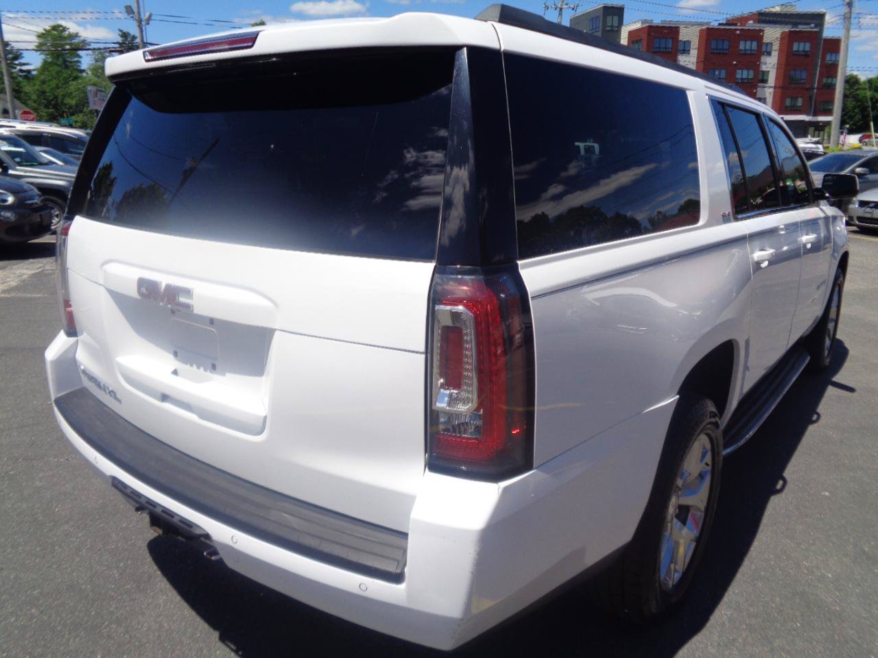 Used 2017 GMC Yukon XL SLE w/ SLE Value Package AWD/4WD image 16