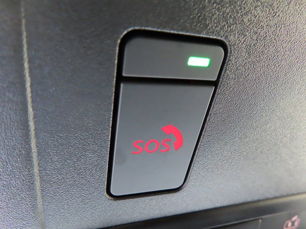 Used 2025 Nissan Pathfinder SV image 11