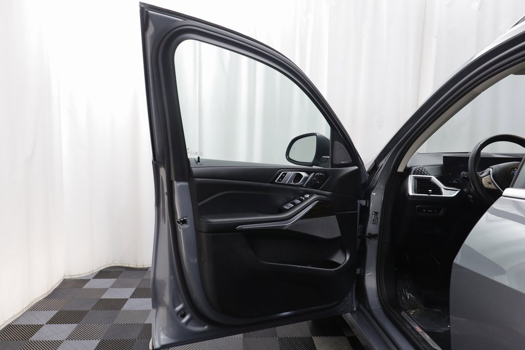 Certified 2025 BMW X7 xDrive40i w/ Premium Package image 4