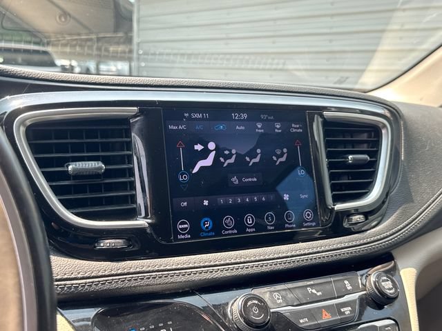 Used 2020 Chrysler Pacifica Limited FWD image 24