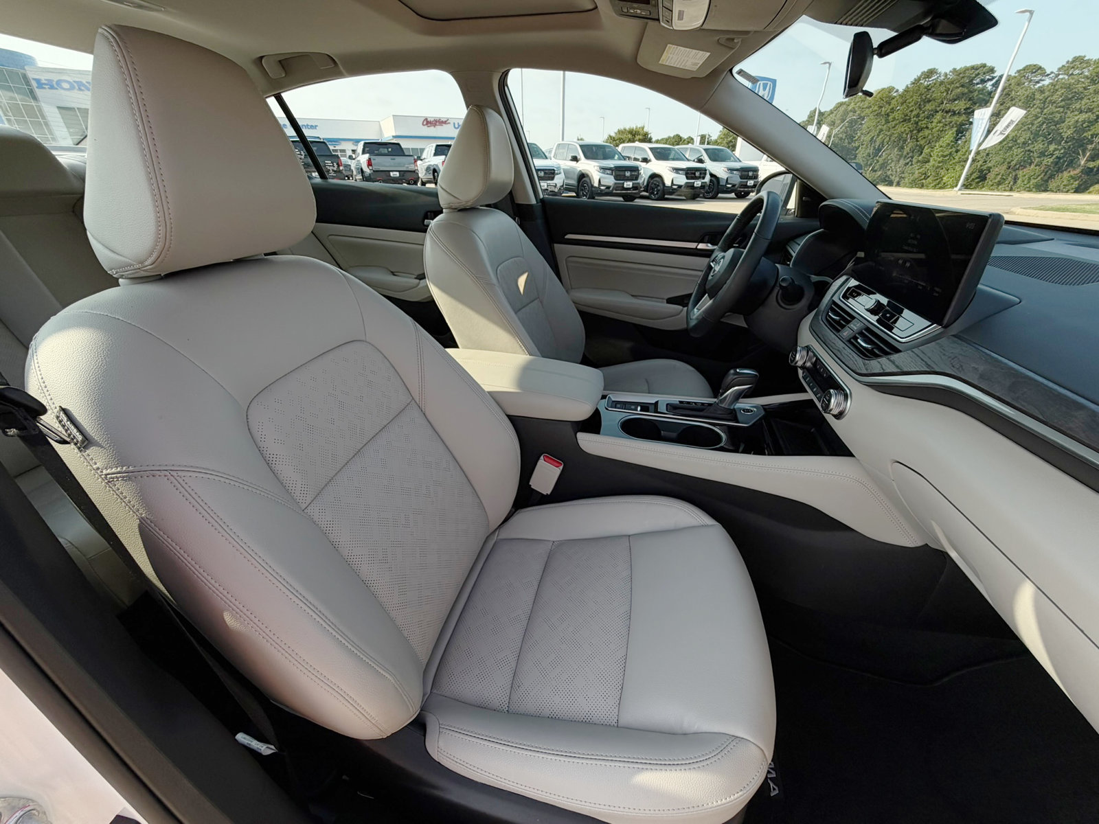 Used 2023 Nissan Altima 2.5 SL FWD image 13