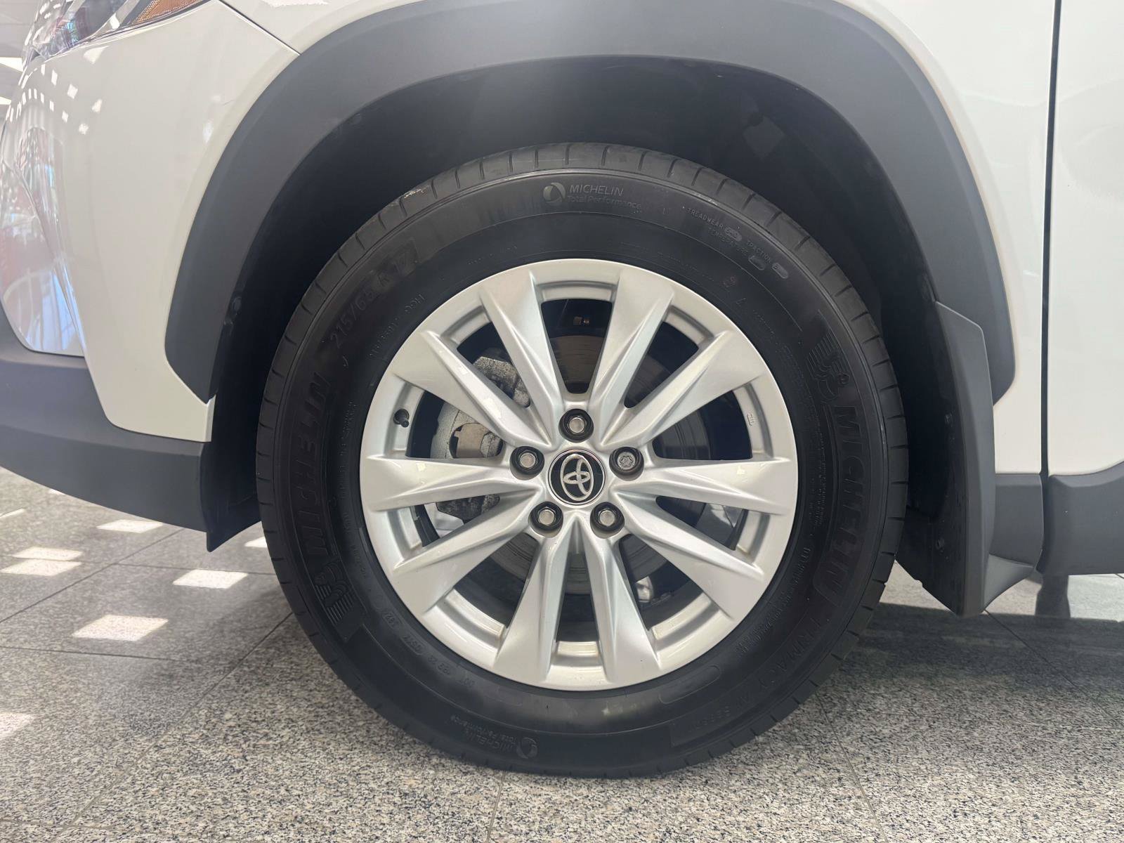 Certified 2025 Toyota Corolla Cross LE w/ Moonroof Package AWD/4WD image 9