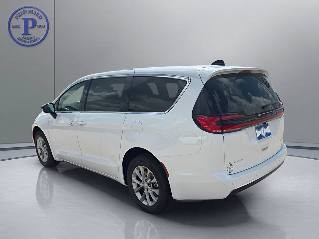 New 2027 Chrysler Pacifica Select AWD/4WD image 5