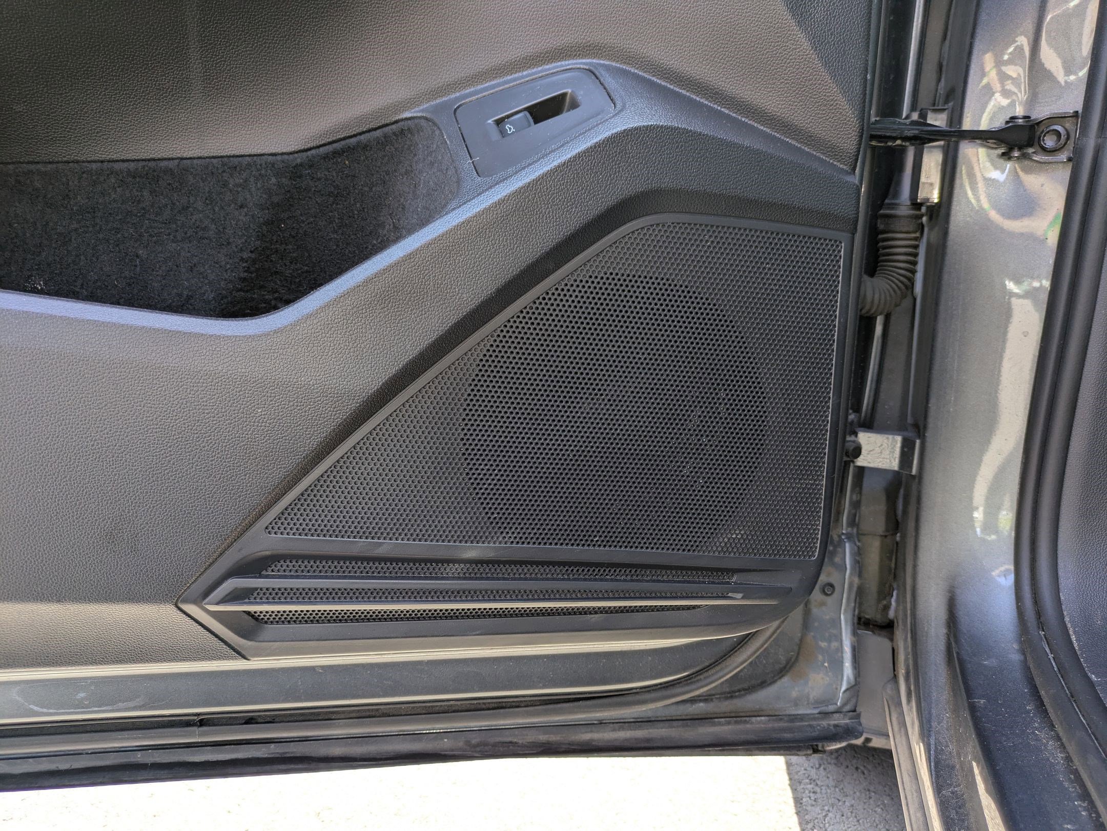 Used 2022 Volkswagen Tiguan SEL R-Line image 16