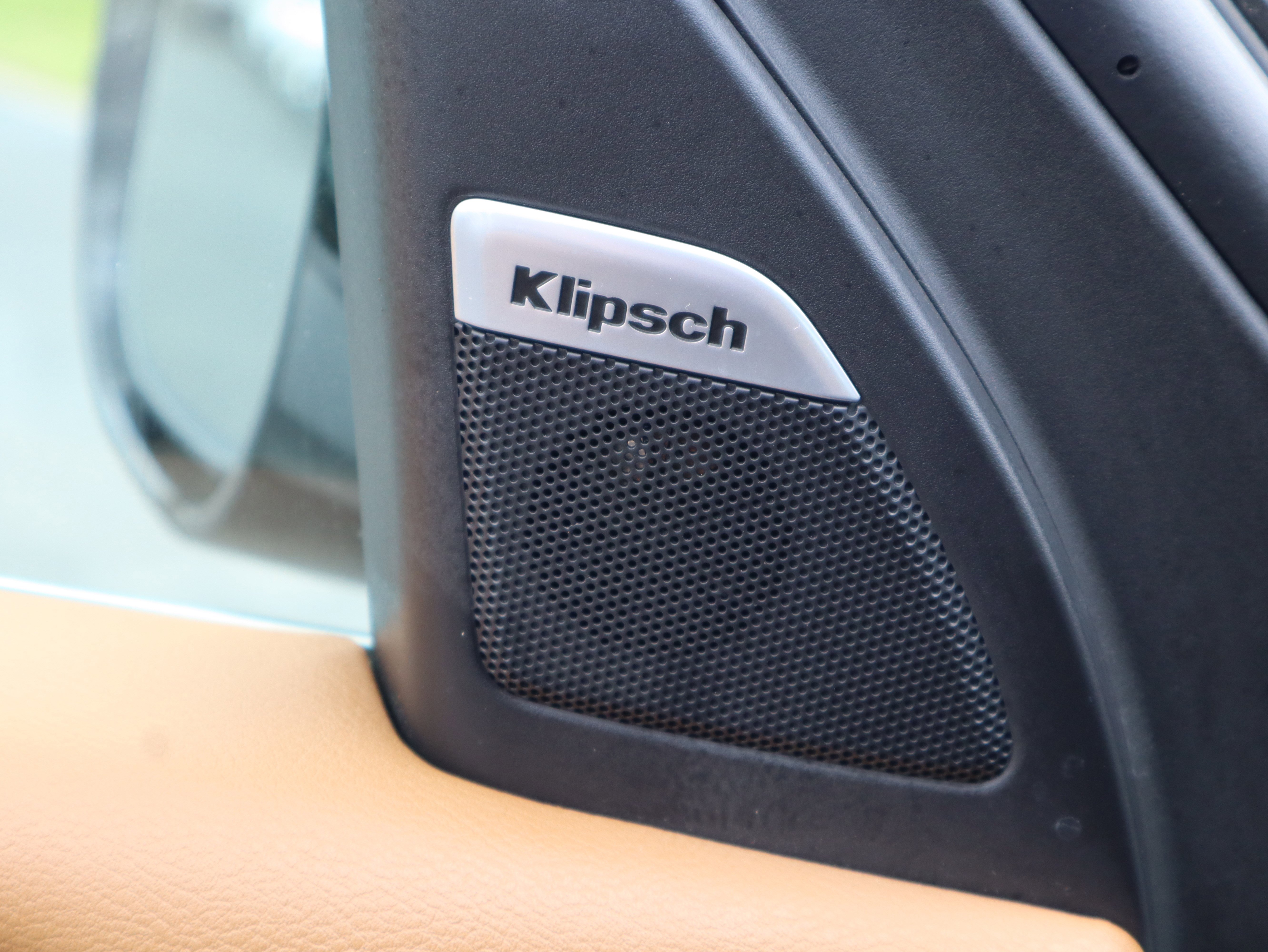 Used 2025 Nissan Armada SL w/ Captain's Chari Seat Package image 37