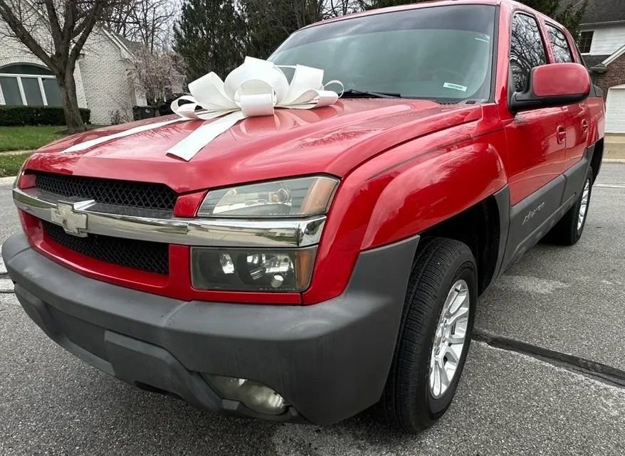 Used 2003 Chevrolet Avalanche 4x4 w/ Suspension Package, Off-Road image 1