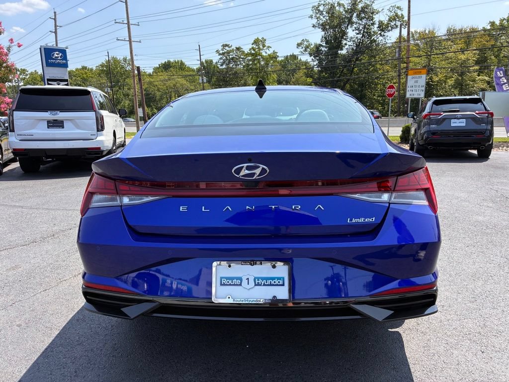 Used 2023 Hyundai Elantra Limited FWD image 6