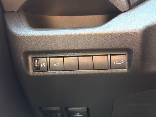 Used 2022 Toyota RAV4 XLE Premium FWD image 30