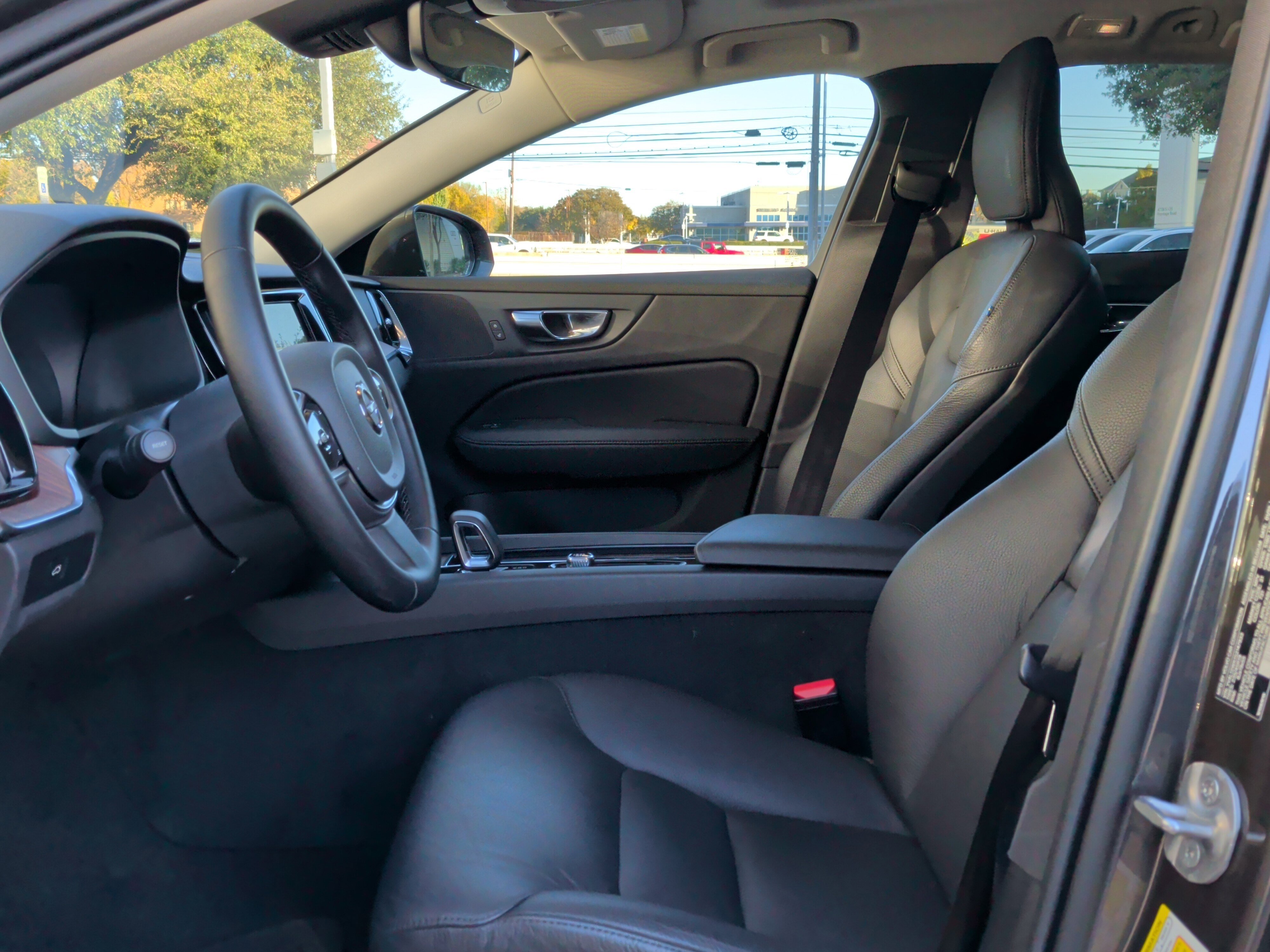 Used 2025 Volvo V60 B5 Cross Country Plus image 17