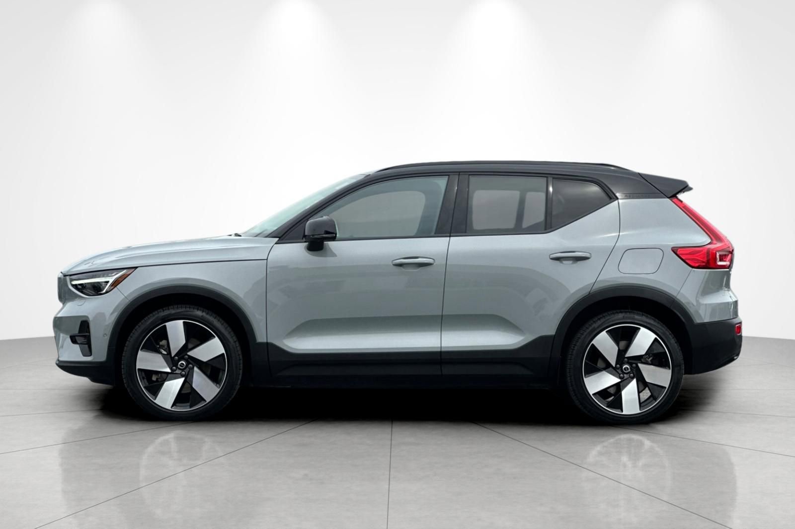 Used 2024 Volvo XC40 Recharge Ultimate w/ Protection Package Premier image 3