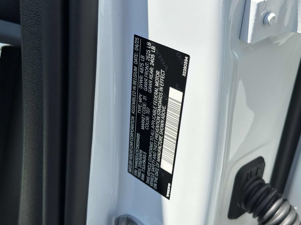 New 2026 Volvo XC40 B4 Plus w/ Protection Package Premier FWD image 25