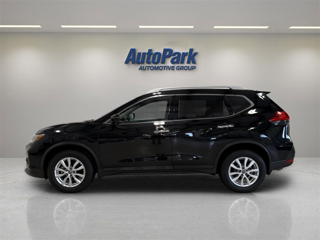Used 2017 Nissan Rogue SV w/ Sun & Sound Touring Package image 4