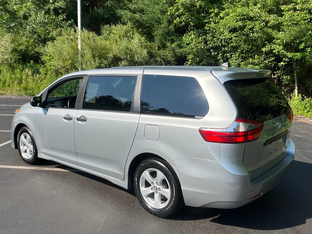 Used 2020 Toyota Sienna L FWD video 3