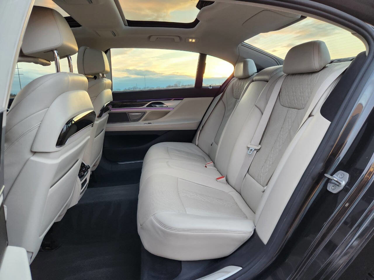 Used 2016 BMW 750i xDrive image 21