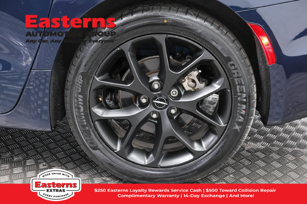 Used 2023 Chrysler Pacifica Touring-L w/ S Appearance Package FWD image 35