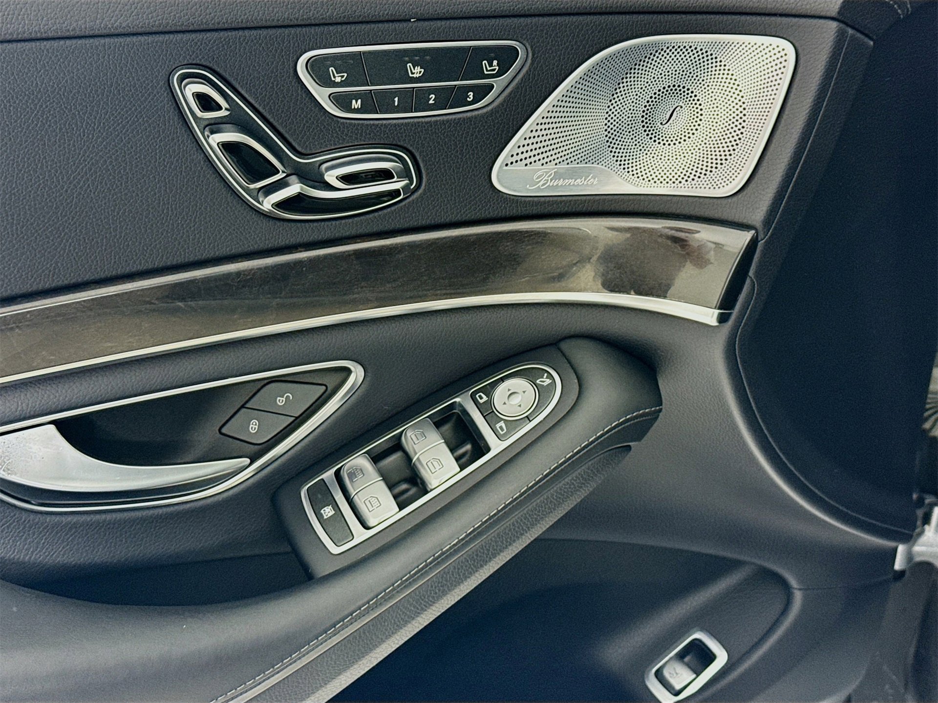 Used 2019 Mercedes-Benz S 560 Sedan image 19