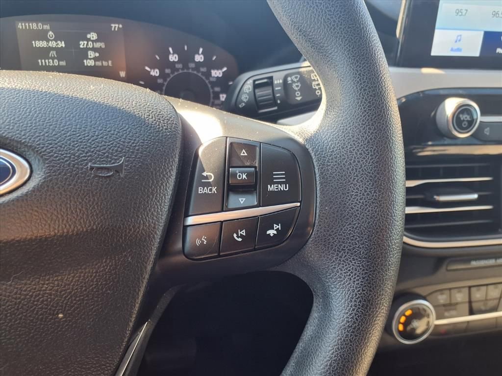 Used 2020 Ford Escape SE image 17