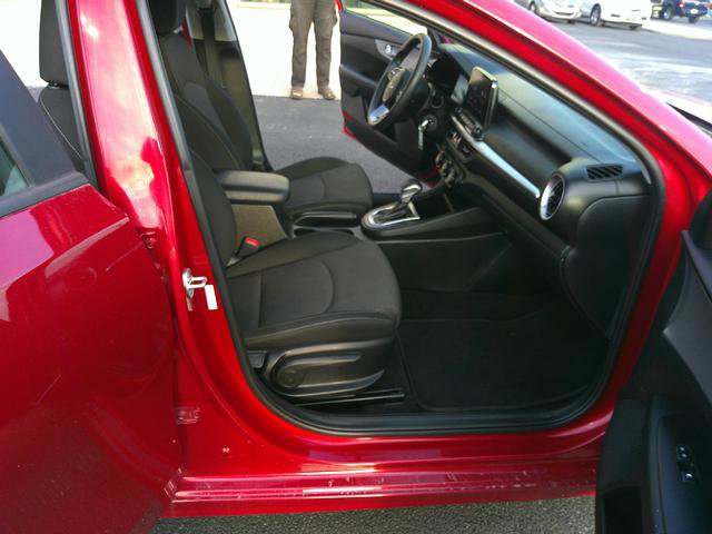 Used 2023 Kia Forte LXS image 6